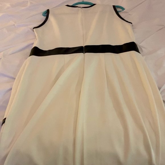 Excellent Condition! Monif C White and Black Dress Size 1X - Picture 3 of 5